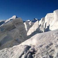 Entre crevasse et sérac, un glacier tourmenté!