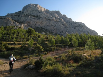 L'approche, au pied de la Sainte Victoire L'approche, au pied de la Sainte Victoire