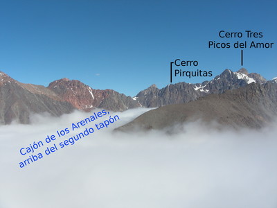 El Pirquitas y el Tres Picos del Amor, sacados desde el Punta Negra (marzo 2008) El Pirquitas y el Tres Picos del Amor, sacados desde el Punta Negra (marzo 2008)