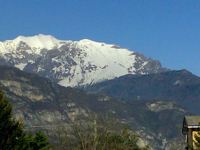 la cima (a dx) dal fondovalle la cima (a dx) dal fondovalle