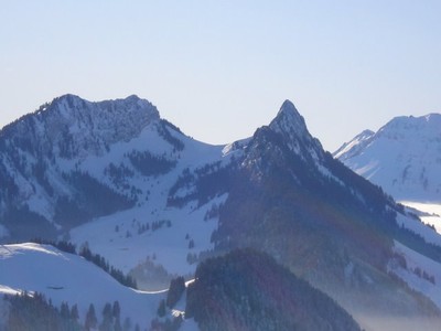 Dent du Chamois et Dent de Broc, le Moléson au fond