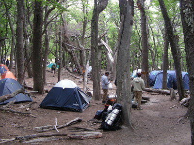 Le camp Poincenot : randonneurs uniquement! Le camp Poincenot : randonneurs uniquement!
