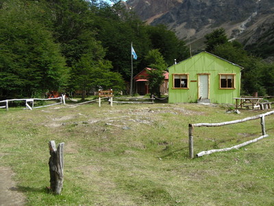 Le camping/refuge de Piedra del Fraile: pour se mettre au vert... Le camping/refuge de Piedra del Fraile: pour se mettre au vert...