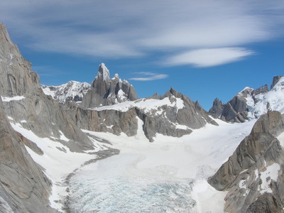 Le glacier Fitz Roy N et le Cerro Torre, vus du Paso del Cuadrado