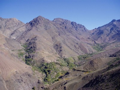 le vallon de Tacheddirt depuis le Tizi n'Tamatert le vallon de Tacheddirt depuis le Tizi n'Tamatert