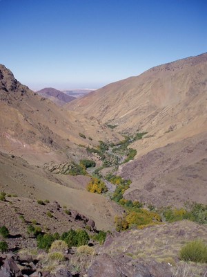 en aval de Tacheddirt, vue vers Ikkiss et le nord en aval de Tacheddirt, vue vers Ikkiss et le nord