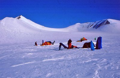 Campo alla base della vetta innominata