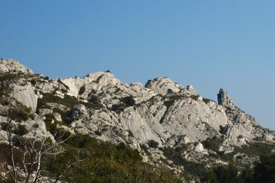 Mourièes, face S (secteur Blériotte au centre avec la grosse coulée de sika) Mourièes, face S (secteur Blériotte au centre avec la grosse coulée de sika)