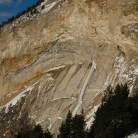 pendage dans les couches de gypse sous la crête SW du Montfroid