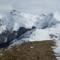 Traversata dal Monte Bar al Gazzirola. A sinistra il Camoghè
