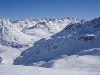 Du Pazolastock, vue sur Maighels et le Ravetsch (3007m)