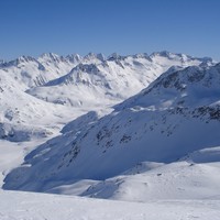 Du Pazolastock, vue sur Maighels et le Ravetsch (3007m)