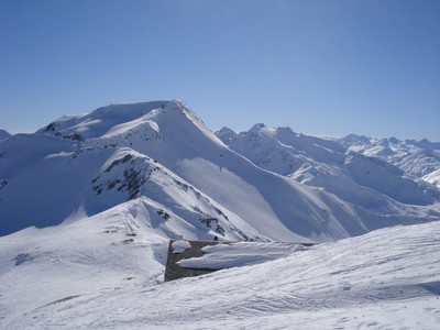 Du Pazolastock, vue sur le Martschalstock (2743m) à l'extrême gauche, et le Rossbodenstock (2836m)