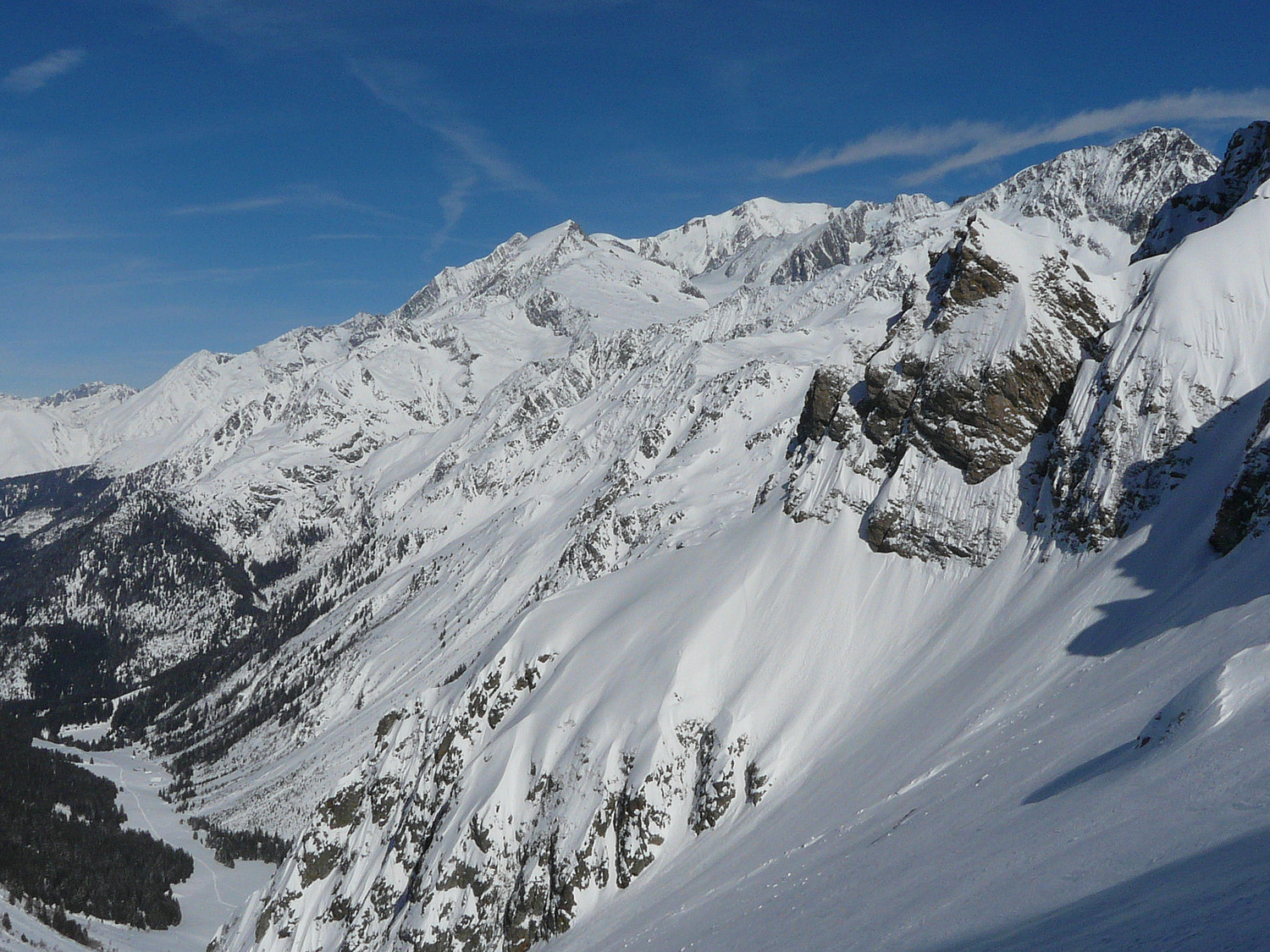 Au second plan les couloirs W et NW Monts de Jovets