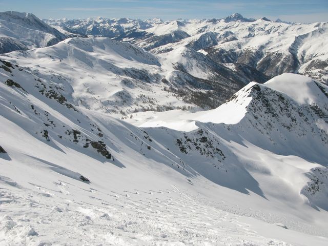 Vue du sommet de la Mait d'Amunt - On distingue l'arrête SW qui permet également de basculer sur le vallon à partir du col d'Urine
