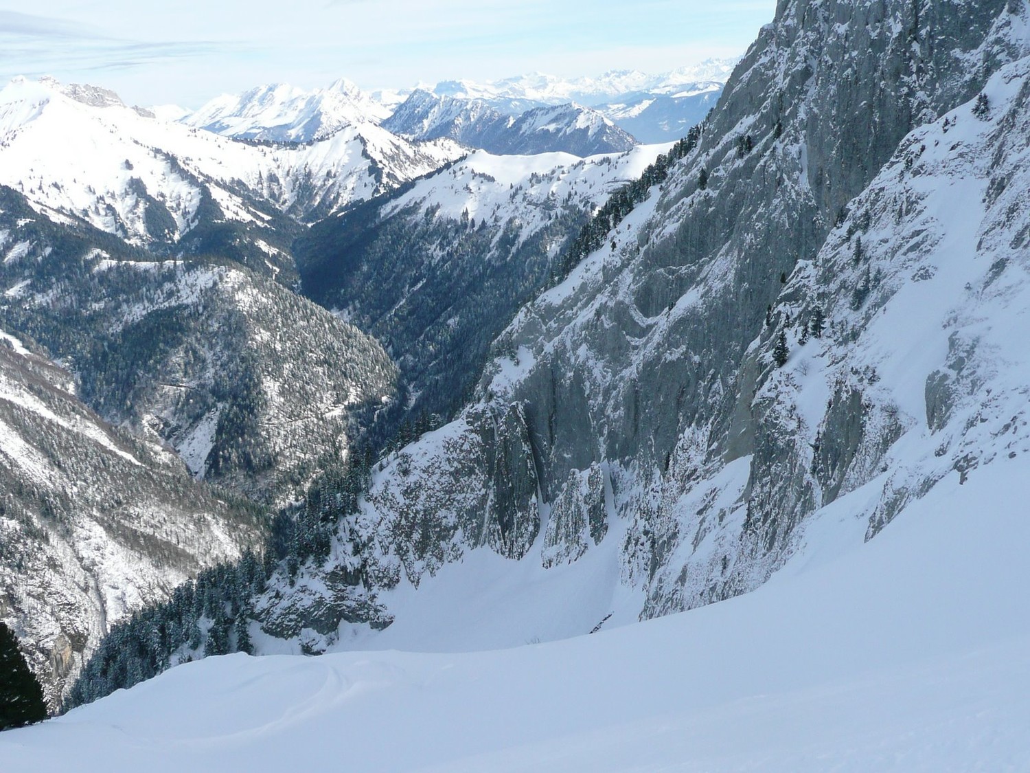 Le M au pied de la grande faille