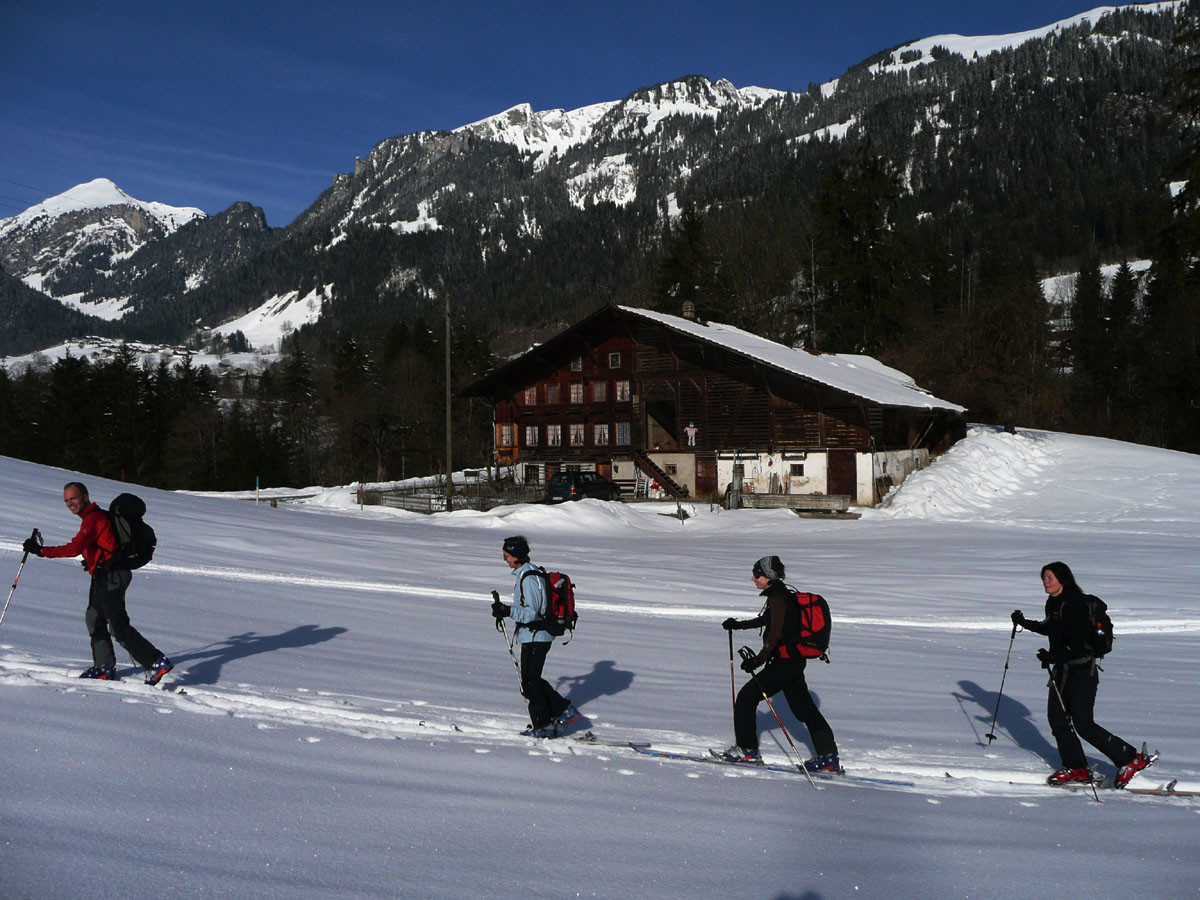 Départ d'Oberwil (780m) pour le Niderhorn