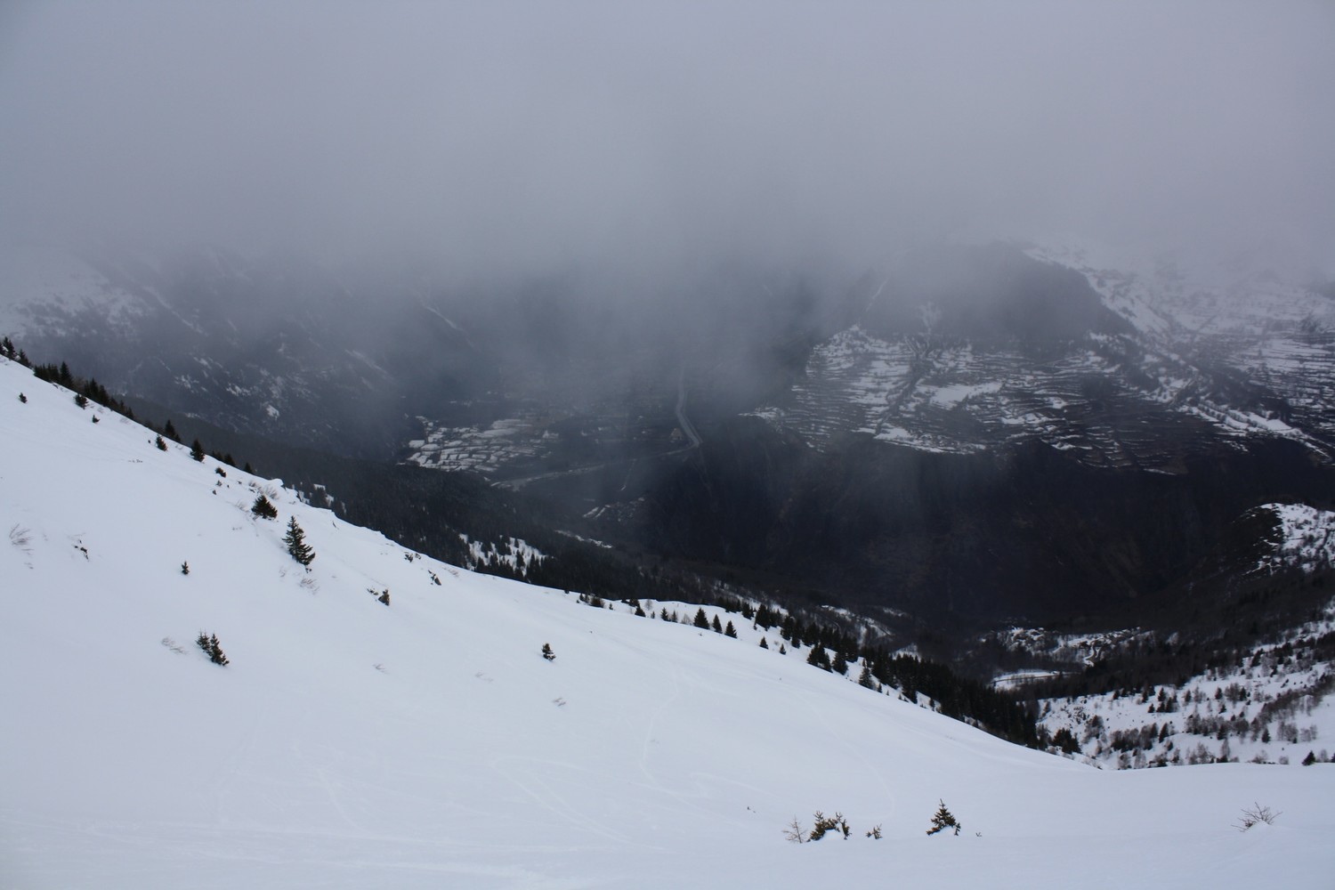 Le mauvais temps s'installe sur la plaine de Bourg d'Oisans