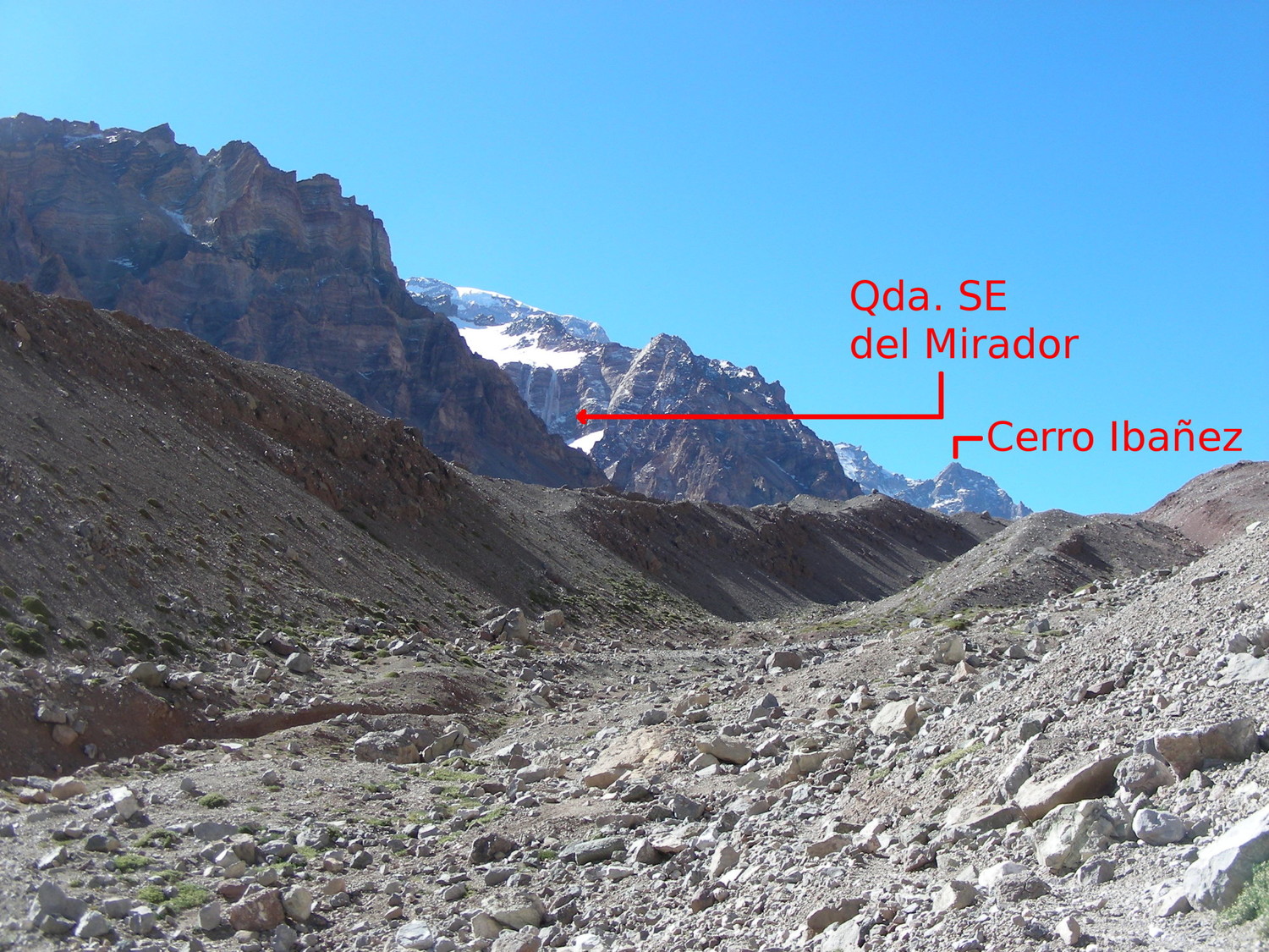 Las cascadas de hielo de la quebrada SE del Cerro Mirador, vistas de la quebrada de Horcones Inferior