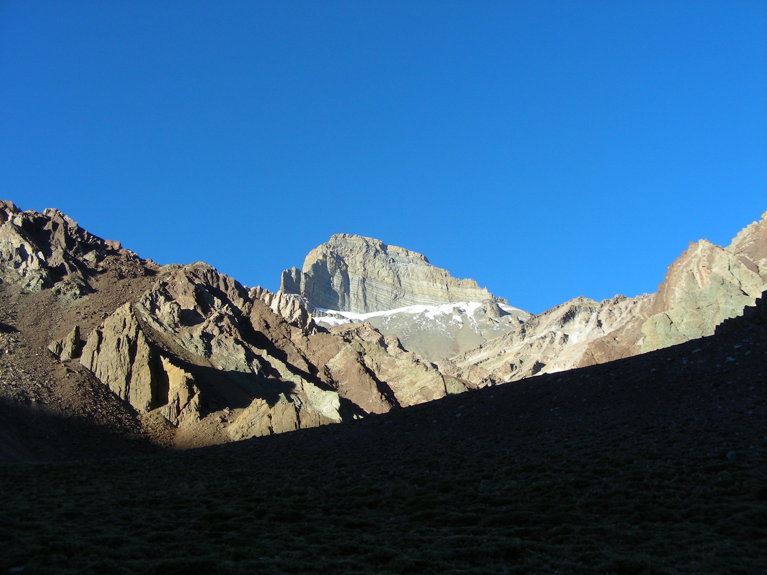 El Cerro Almacenes visto de Confluencia (cara SW)