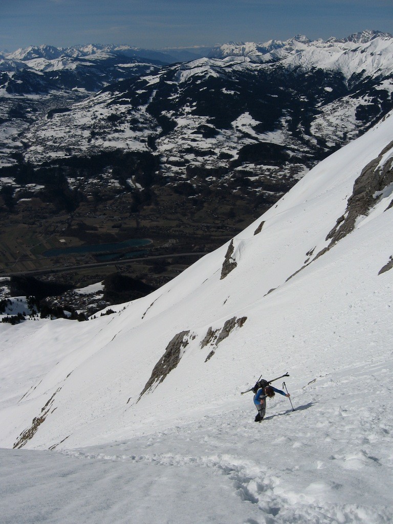 La pente se redresse bien sous le col de Barmerousse