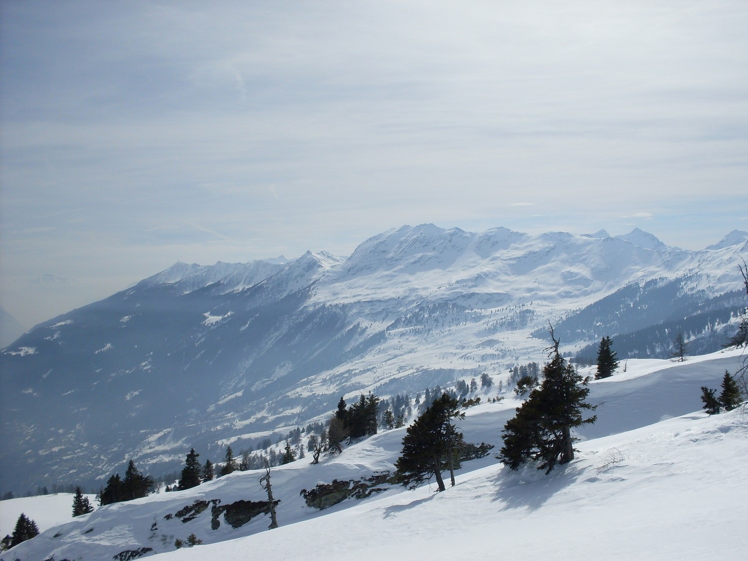 La cresta di spartiacque con la Val Leventina