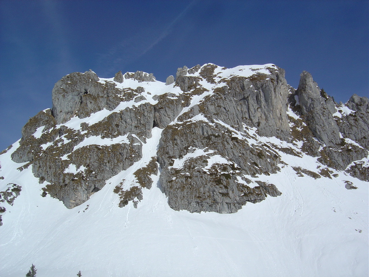 Le versant S des Rochers de Chauffes-Floras
