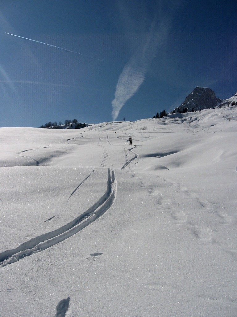 Flo dans sa première descente en poudreuse!