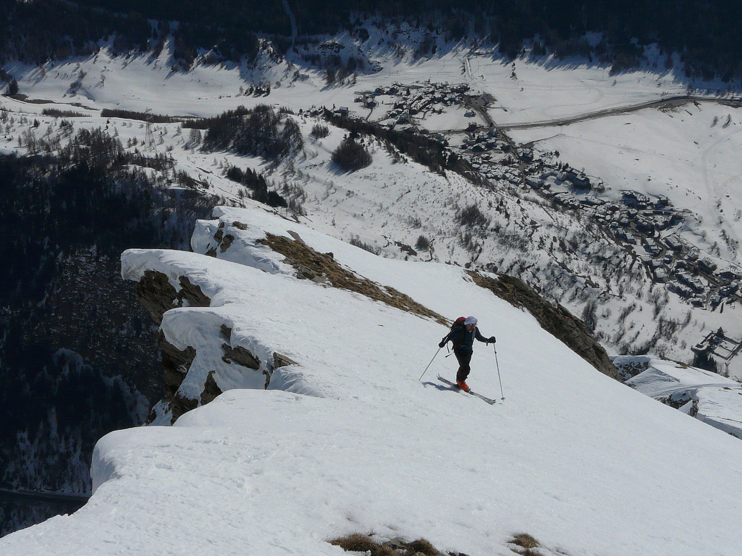 Vue en contre plongée avec la Thuile en bas (Belleface Val d'Aoste)