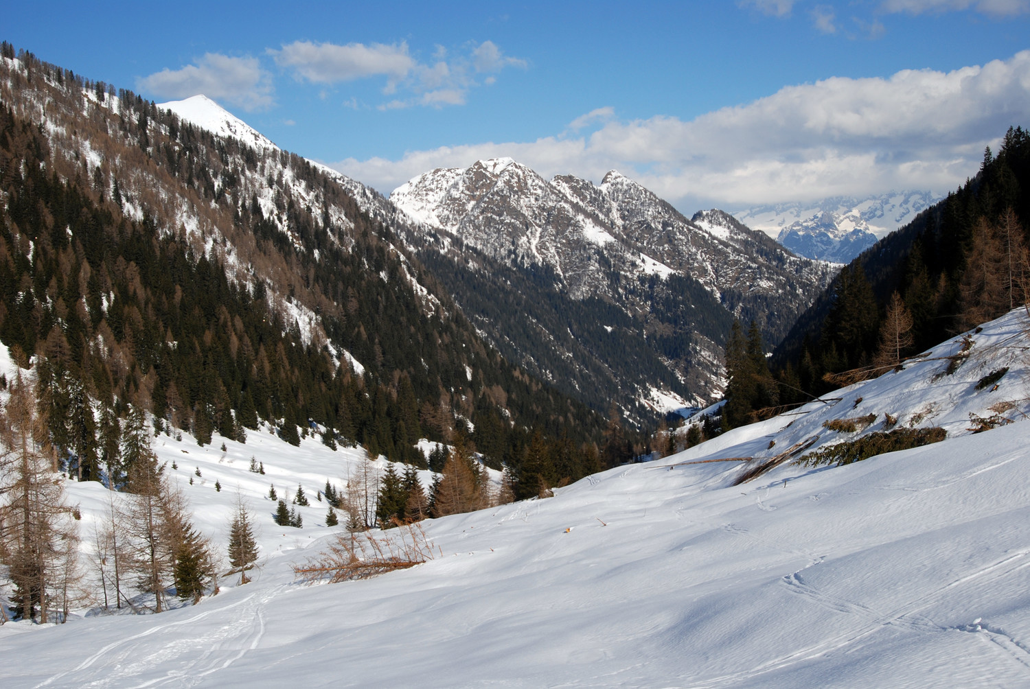 La Valle di Lemma, con la costiera Piscino Cima Paglia.