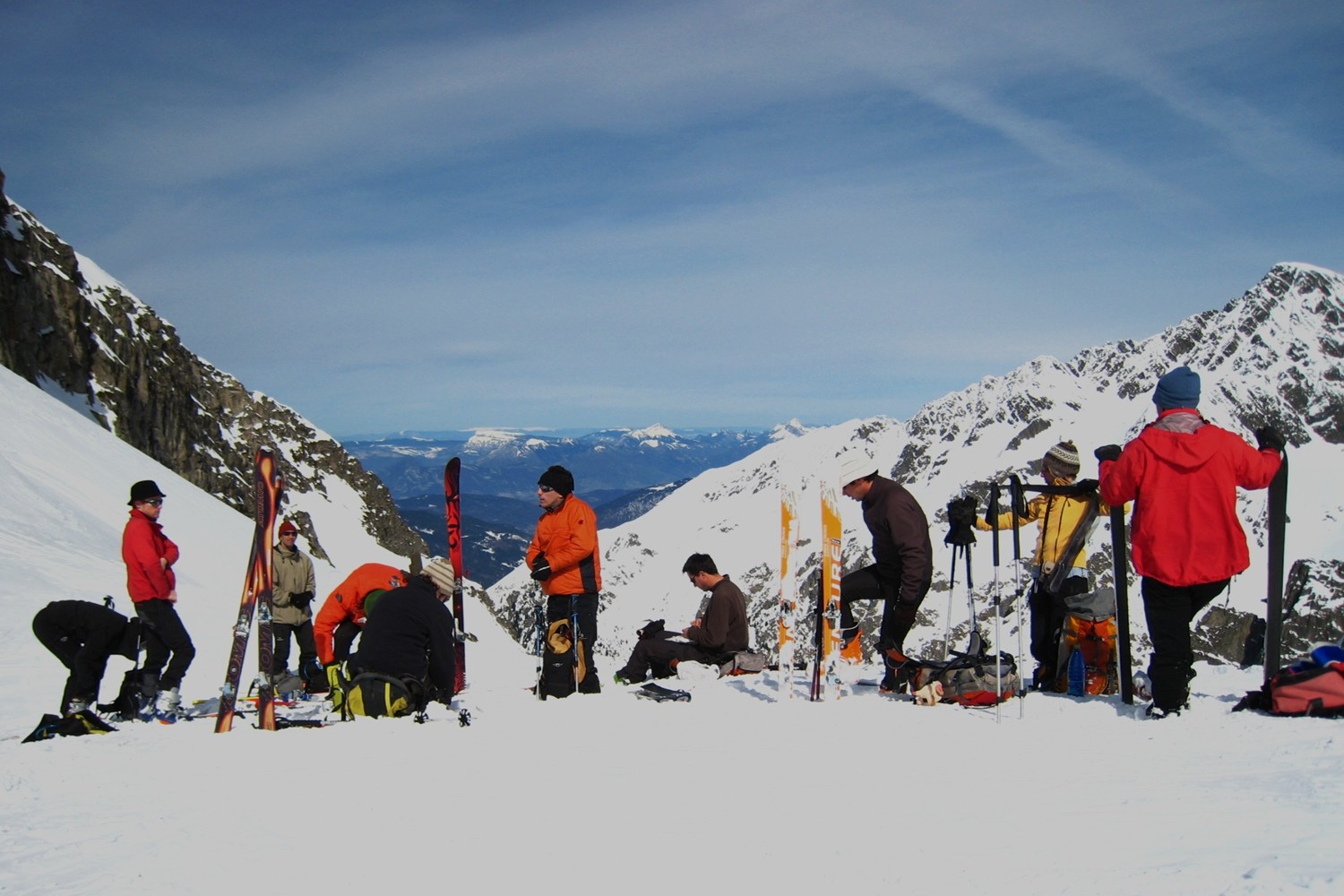Le groupe presque complet au Col du Mouchillon (2460m)