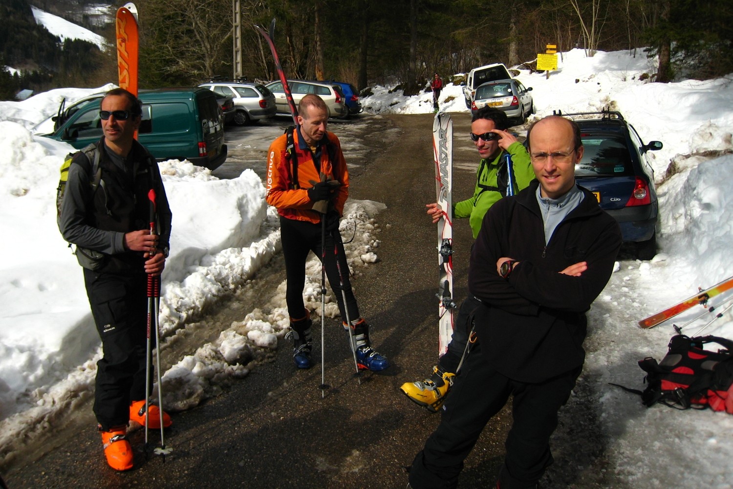 de G à D : stephfb, CH, Claude et José au parking de la Martinette