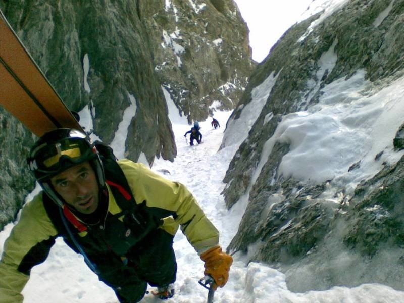 Armet rouge couloir en S : Julien