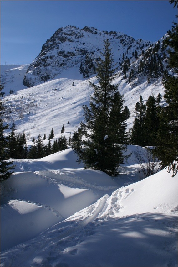 Roc de Pendet, en montant aux lacs des Sept Laux