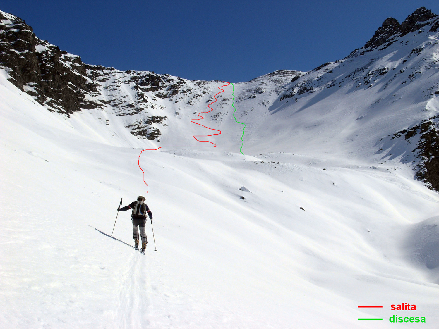Itinerario di salita e discesa sul ripido pendio finale (dislivello ca. 300 m)