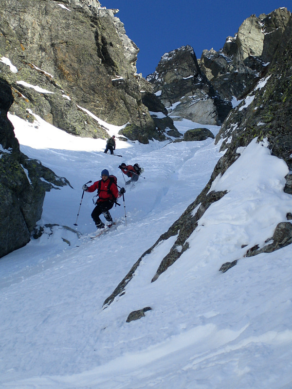 José et âlex dans le milieu du couloir