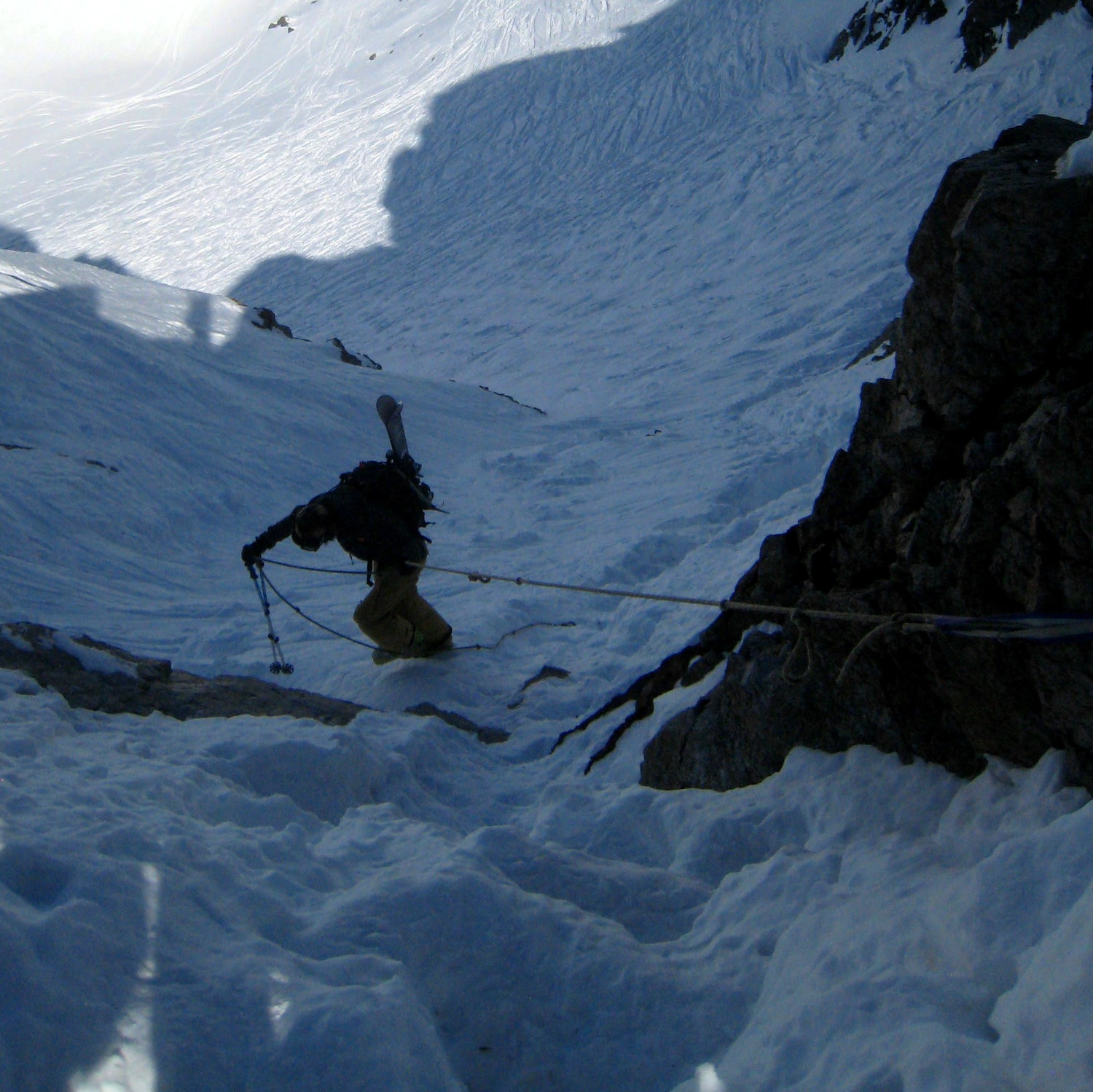 Autrichien n°2, sous le col, s'aprête à chausser...
