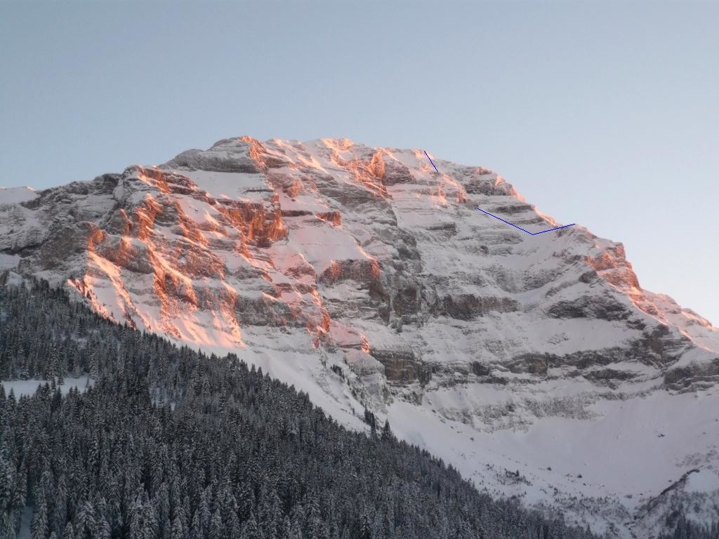 La face N du Culan, à droite l'arête N et le point 2552 où on passe de la face NW à la partie supérieure de la face N