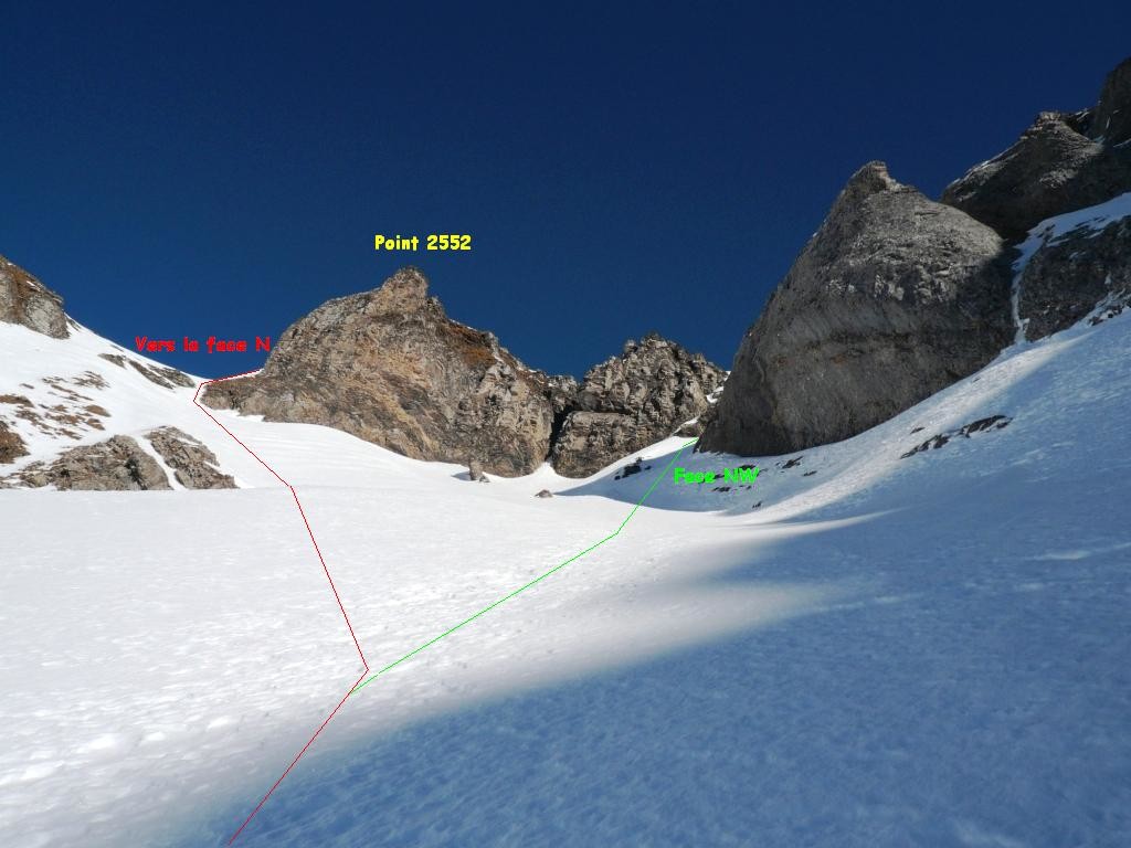 La bosse 2552 sur l'arête N du Culan et la séparation des itinéraires face N et face NW
