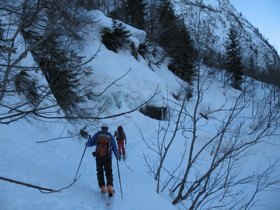 Couarra - Chemin de montée sous le refuge de Folly