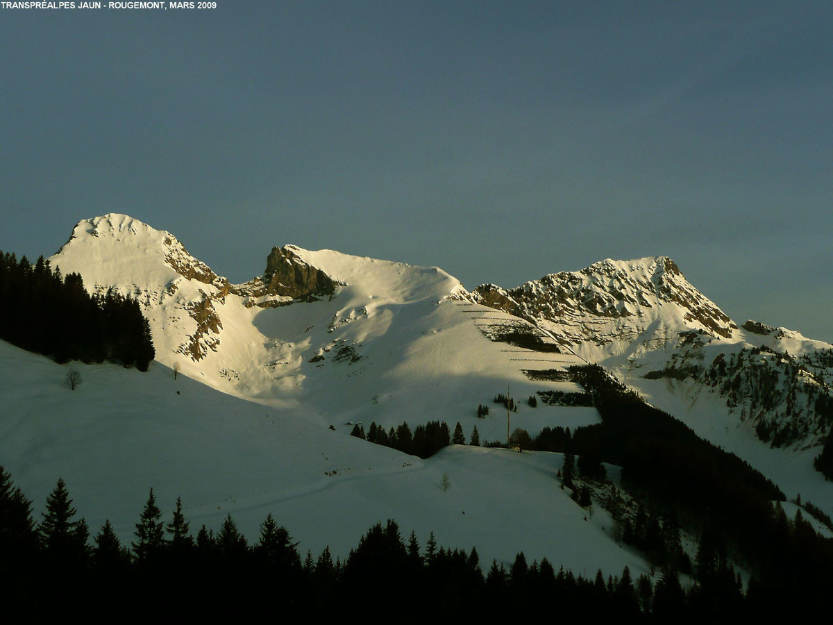Combiflue vue de la montée au Chalet du Soldat
