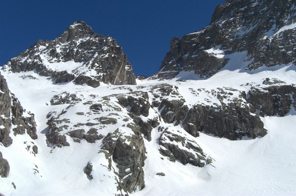 Itinéraire de montée au cadieghe (couloir à l'extrême gauche - Cadieghe au centre au fond)