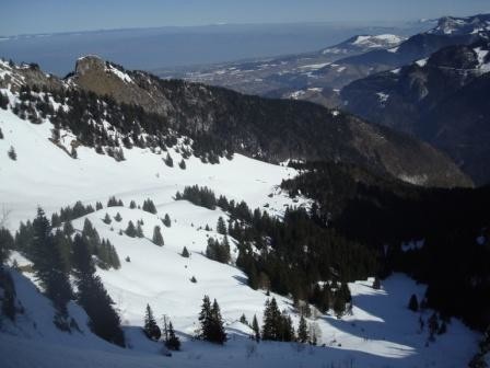 vue sur le lac et les chalets de Mévonne, dans le couloir de Mévonne