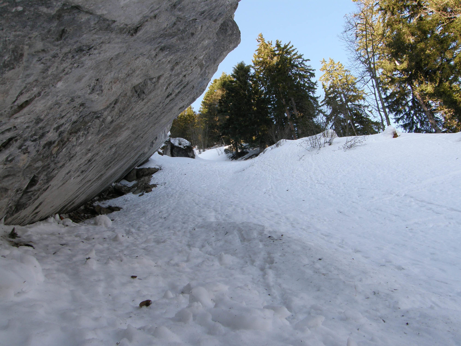 sous la vire, avec la grotte plus haut