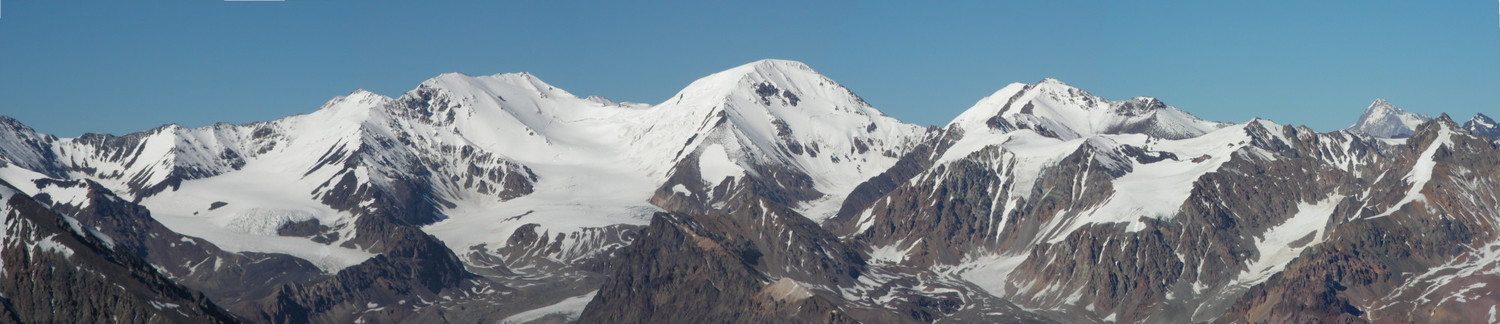 Panorama del macizo del Excelsior visto desde el N en enero 2009
