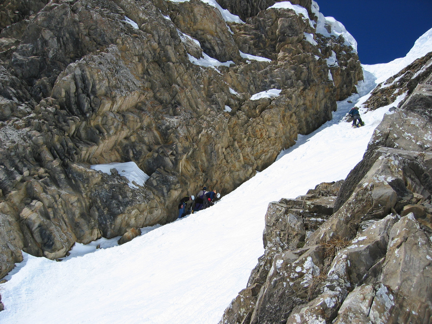 Col de torchere, Chaussage sous le sommet