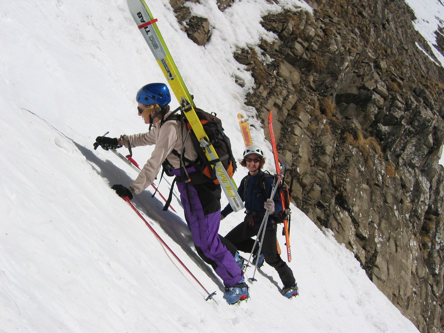 Col de torchere, les filles traversent en haut