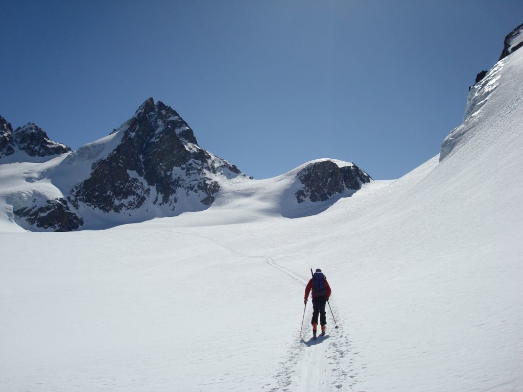 Montée au col de l'Evêque