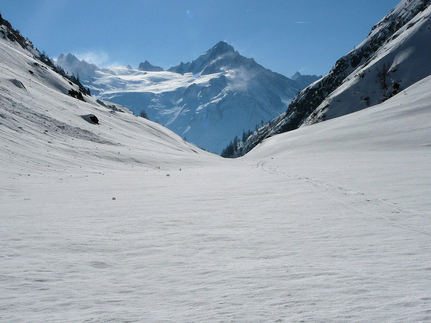 Le vallon de Tré les Eaux, bassin du Tour en arrière plan