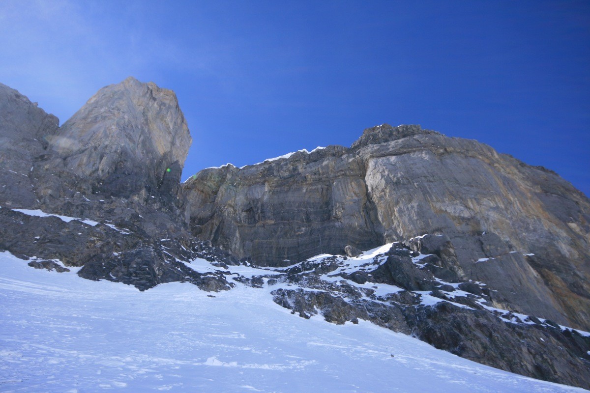 Le couloir de la Mitraille vu du bas, avec le passage de la barre